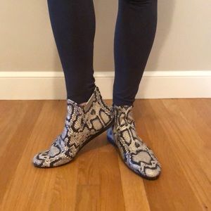 Arche snake skin flat ankle boots